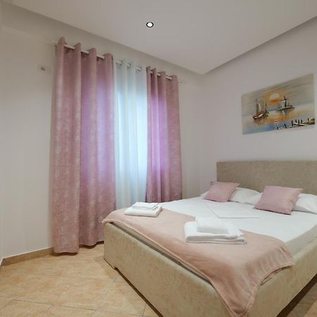 Vila Veli Brothers Sarandë Exterior foto